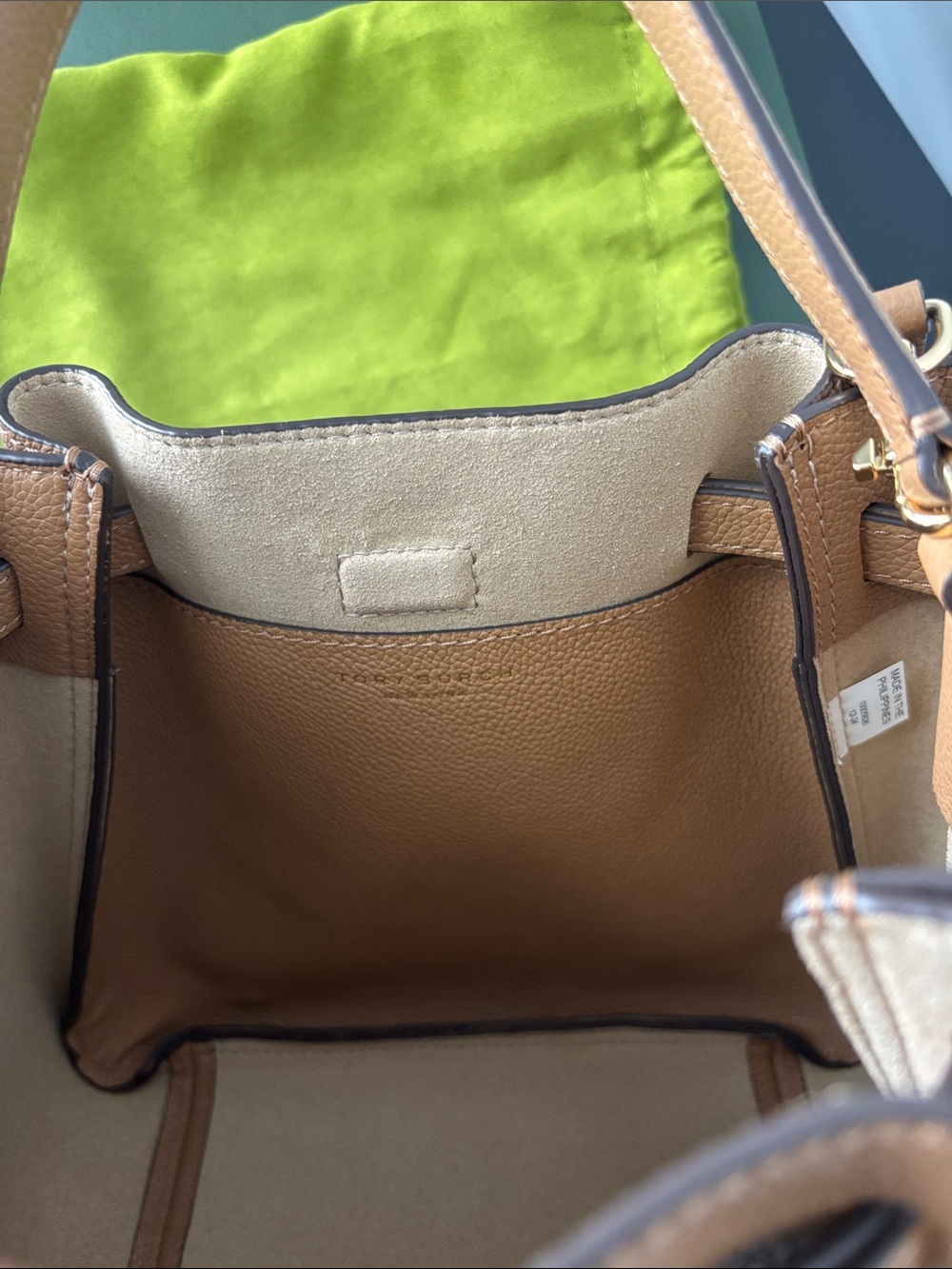 Tory Burch Romy Bucket Bag - Picture 13 of 16
